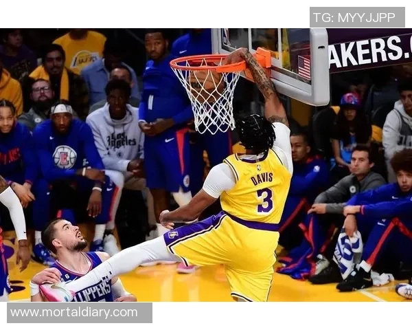 詹姆斯单挑祖巴茨精准三分如箭穿心展现超级巨星风采