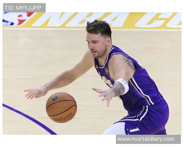 东契奇肩伤引担忧，活塞对阵湖人比赛受关注