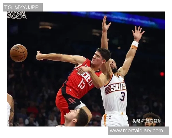 突然发力!布克中投命中 太阳轰出16-3攻击波确立两位数领先