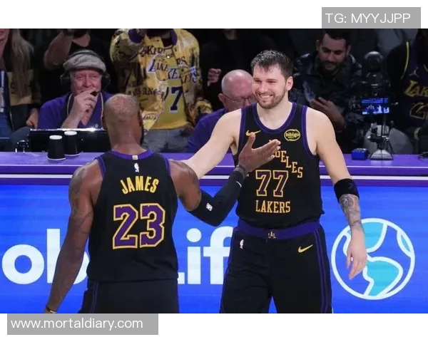 东契奇准三双 湖人“擒”公牛